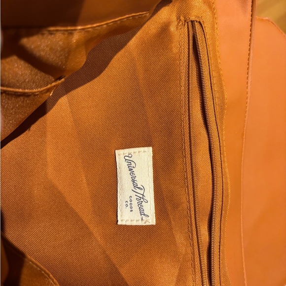 Universal Thread Tan and Brown Shoulder Bags with Contemporary Design - Picture 5 of 6